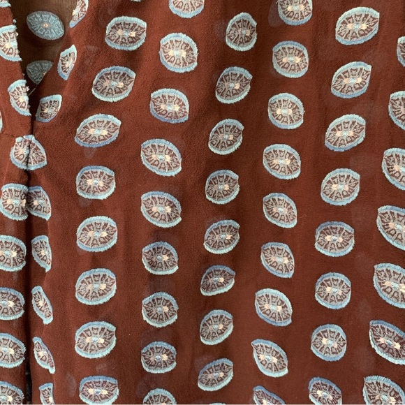 Loft sheer silk split‎ neck burgundy blue dot long sleeve blouse. Size M - Picture 6 of 11